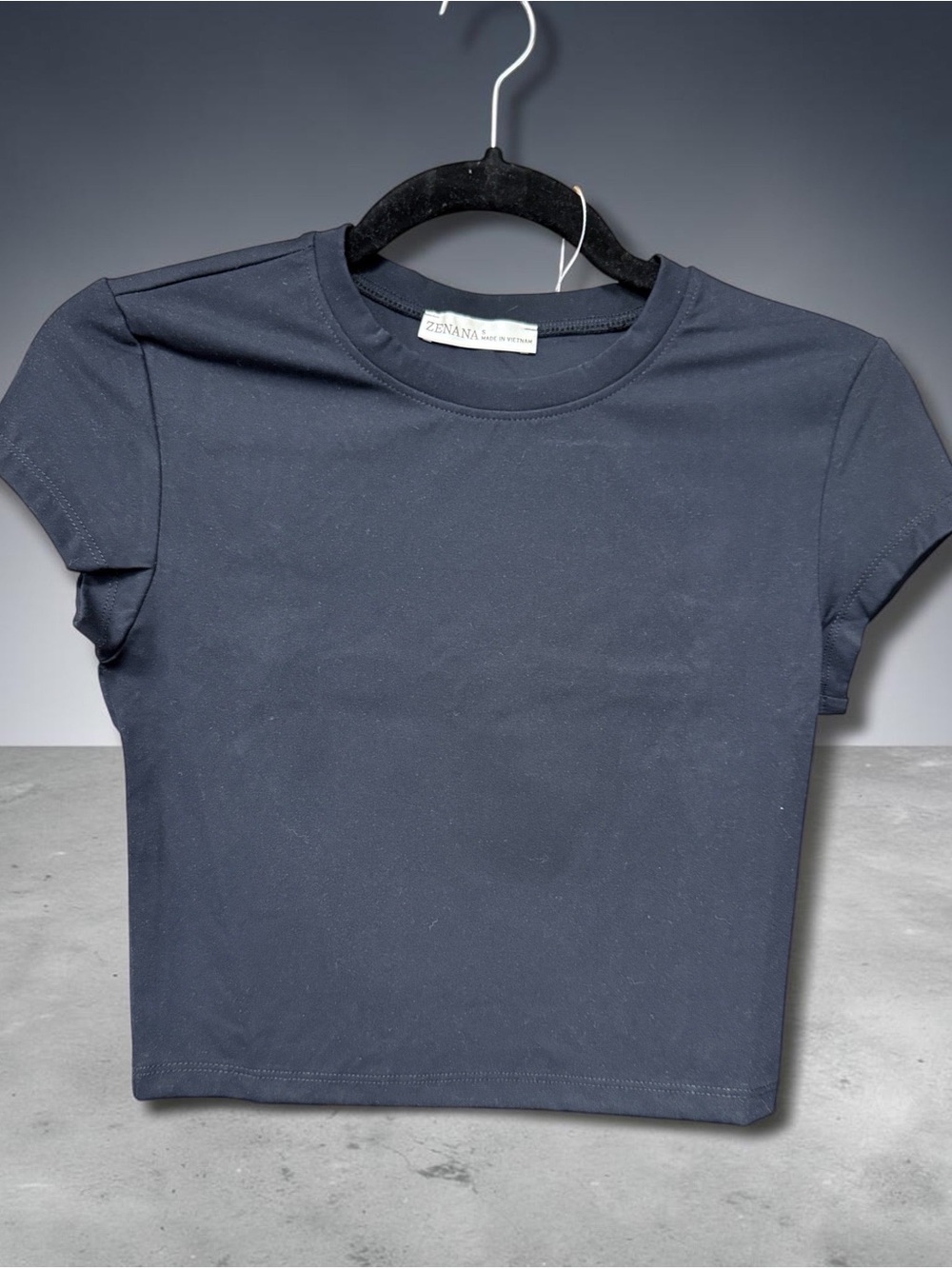 Zenana Outfitters Black Short Sleeve Crop Tee